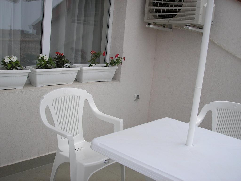 Tashevi Apartments Pomorie Quarto foto